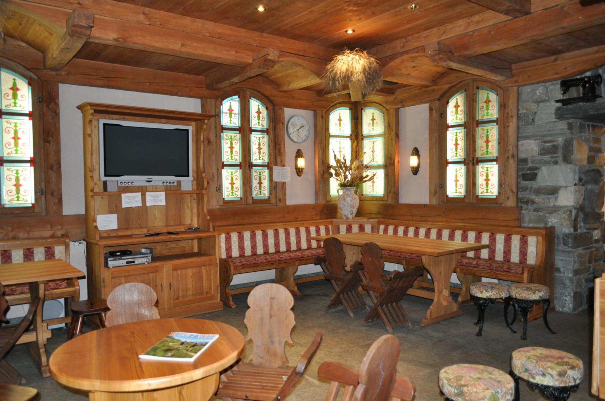 Hotel Tourist Valtournenche Extérieur photo