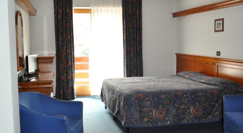 Hotel Tourist Valtournenche Extérieur photo