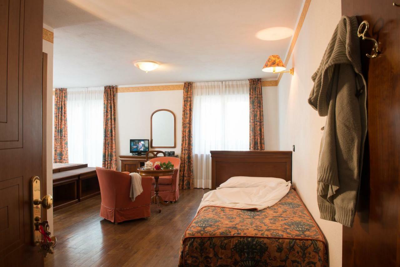 Hotel Tourist Valtournenche Extérieur photo
