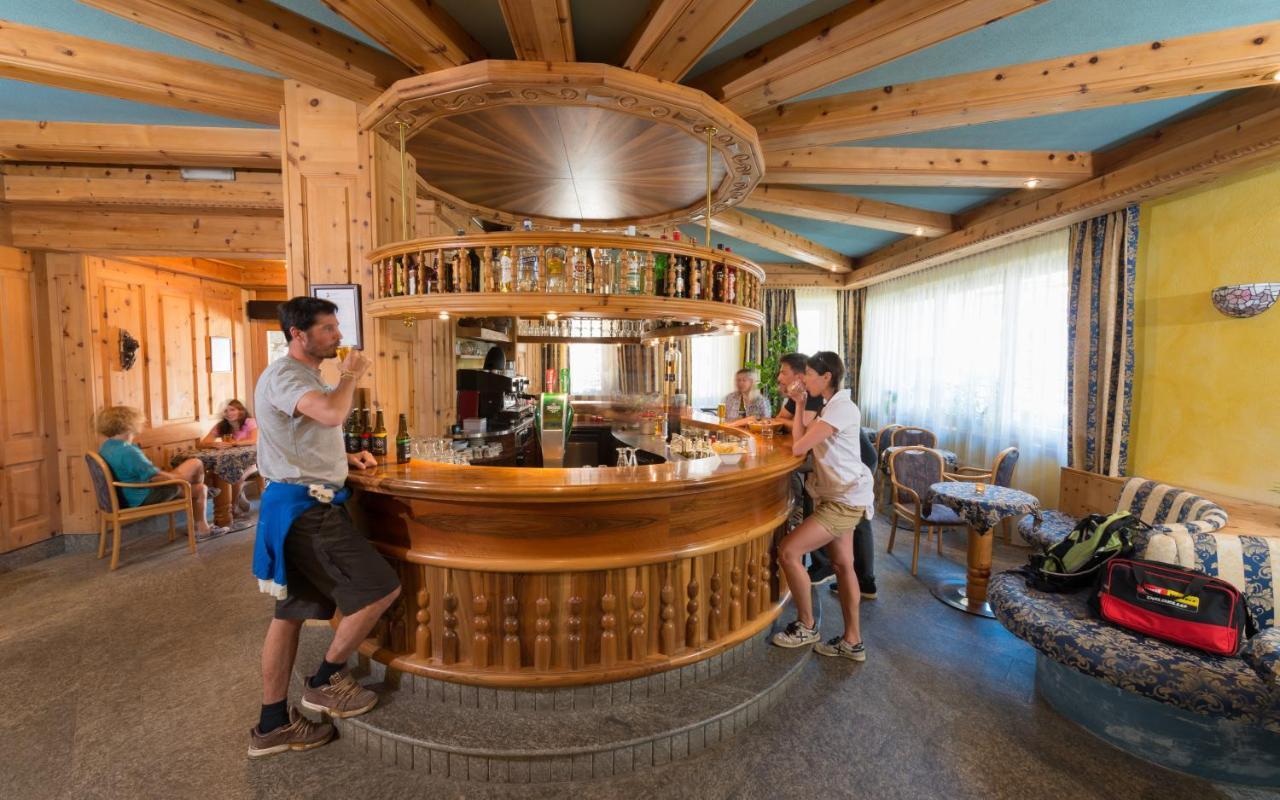 Hotel Tourist Valtournenche Extérieur photo