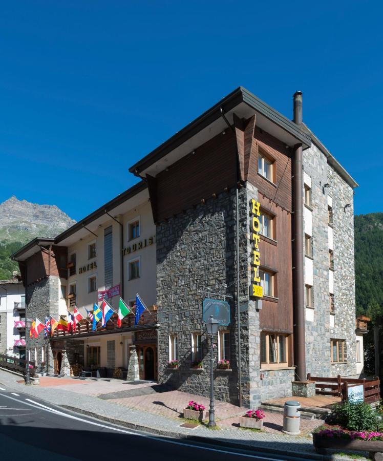 Hotel Tourist Valtournenche Extérieur photo