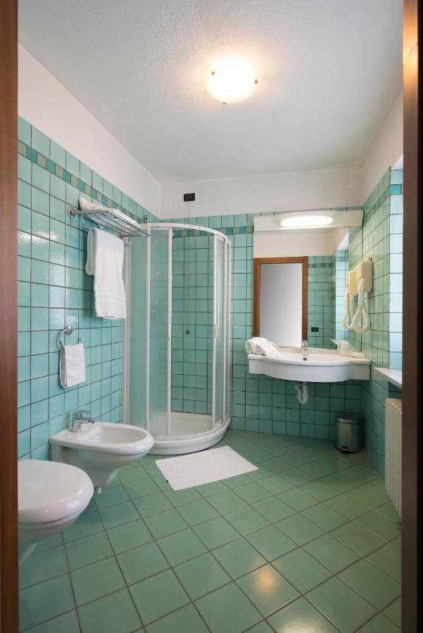 Hotel Tourist Valtournenche Extérieur photo